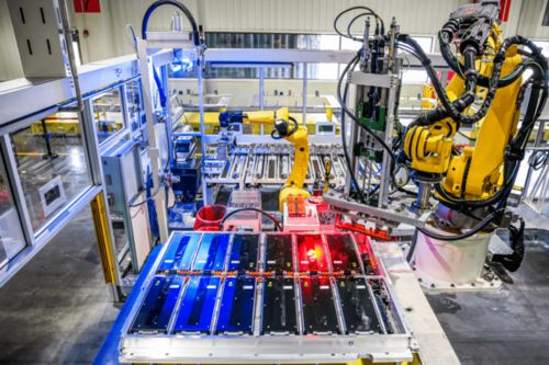 嘉定超级工厂投产 电子配件安装引领智能电动汽车新纪元